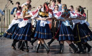 Kreistänze mit Doris Berger - Bewegung, Freude, Kontakt! @ Heidis Zauberpark | Wien | Wien | Österreich
